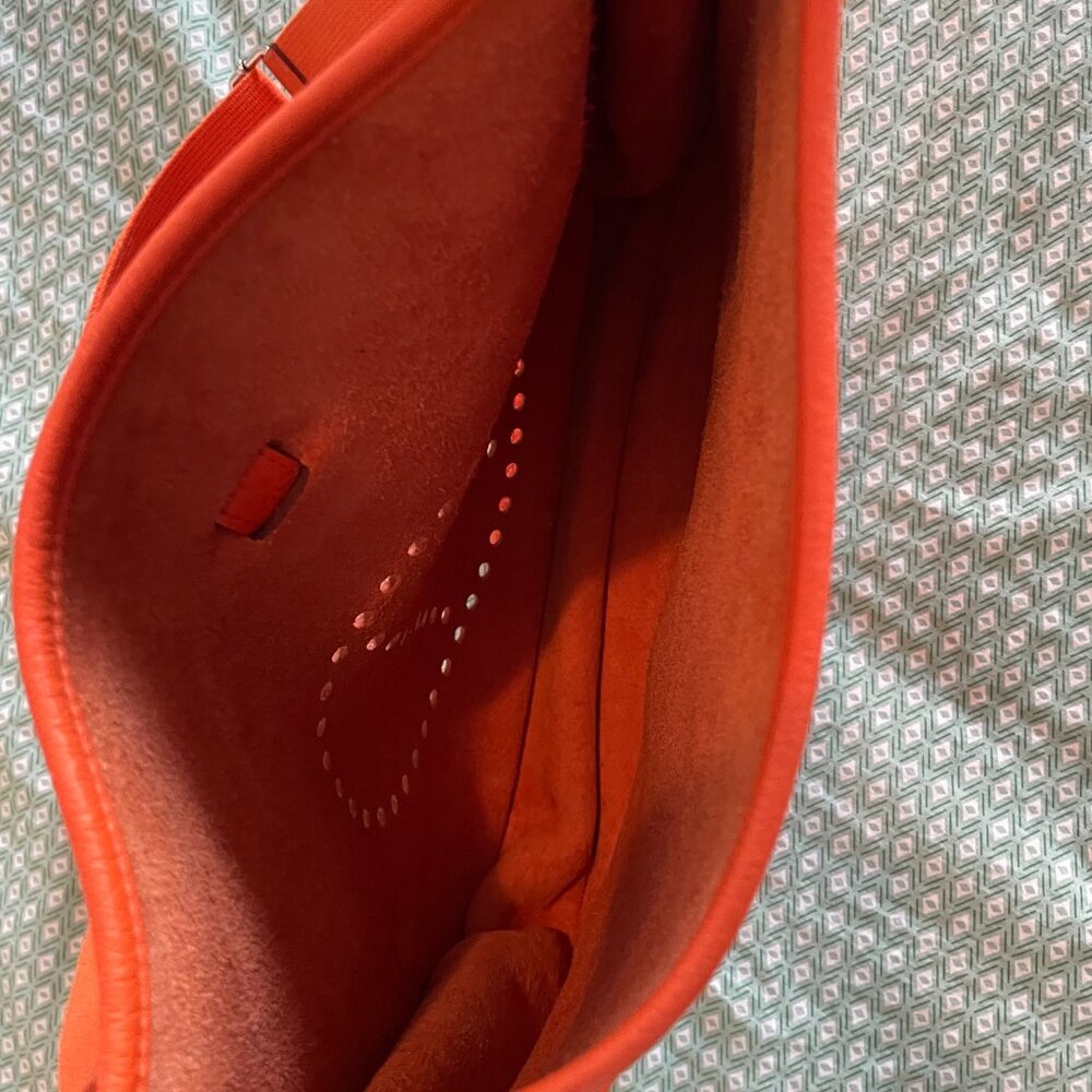 HERMES EVELYNE GEN III ADJUSTABLE STRAP CROSSBODY BAG, AUTHENTICATION INCLUDED - Picture 4 of 10